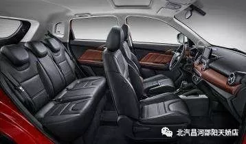 易燃易爆炸！夏天在車?yán)锓胚@些東西絕對(duì)是奪命炸彈！